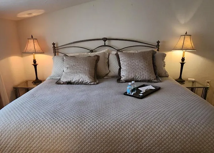 Lily Creek Lodge